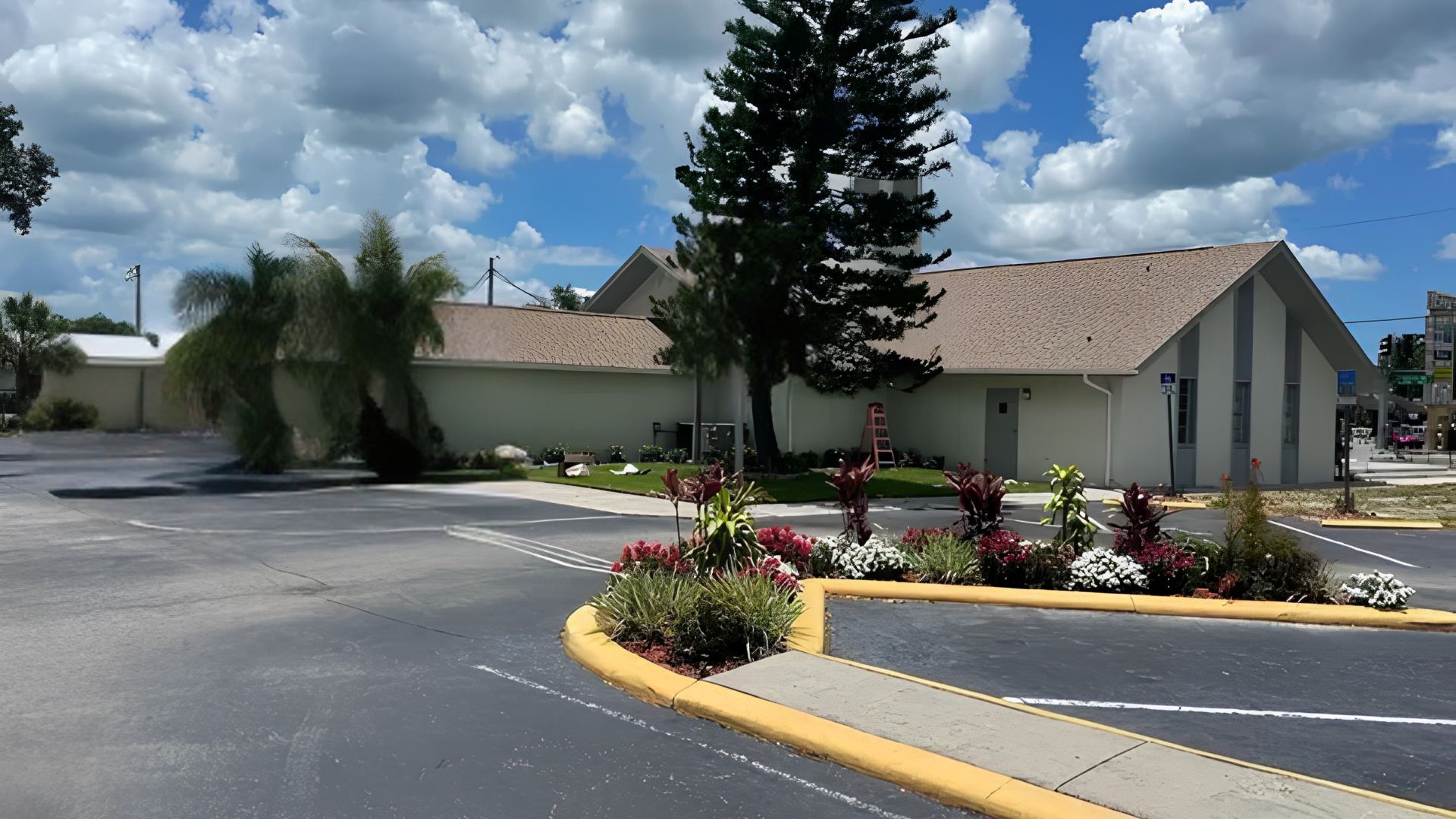 Commercial seamless gutter system on a Tampa building